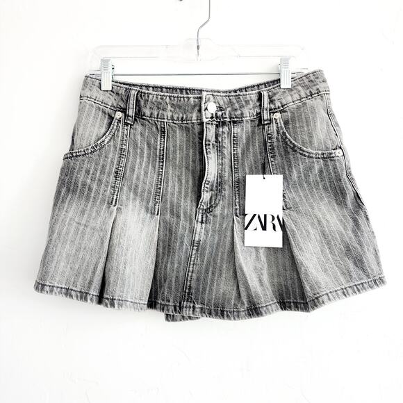 Zara Distressed Pinstriped Black Denim Box Pleated Mini Skirt Raw Hem Sz Medium - Picture 3 of 6